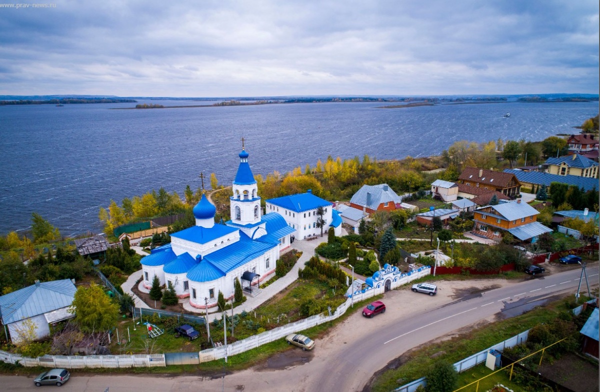 Храм Воздвижения Креста Господня в посёлке Васильево.