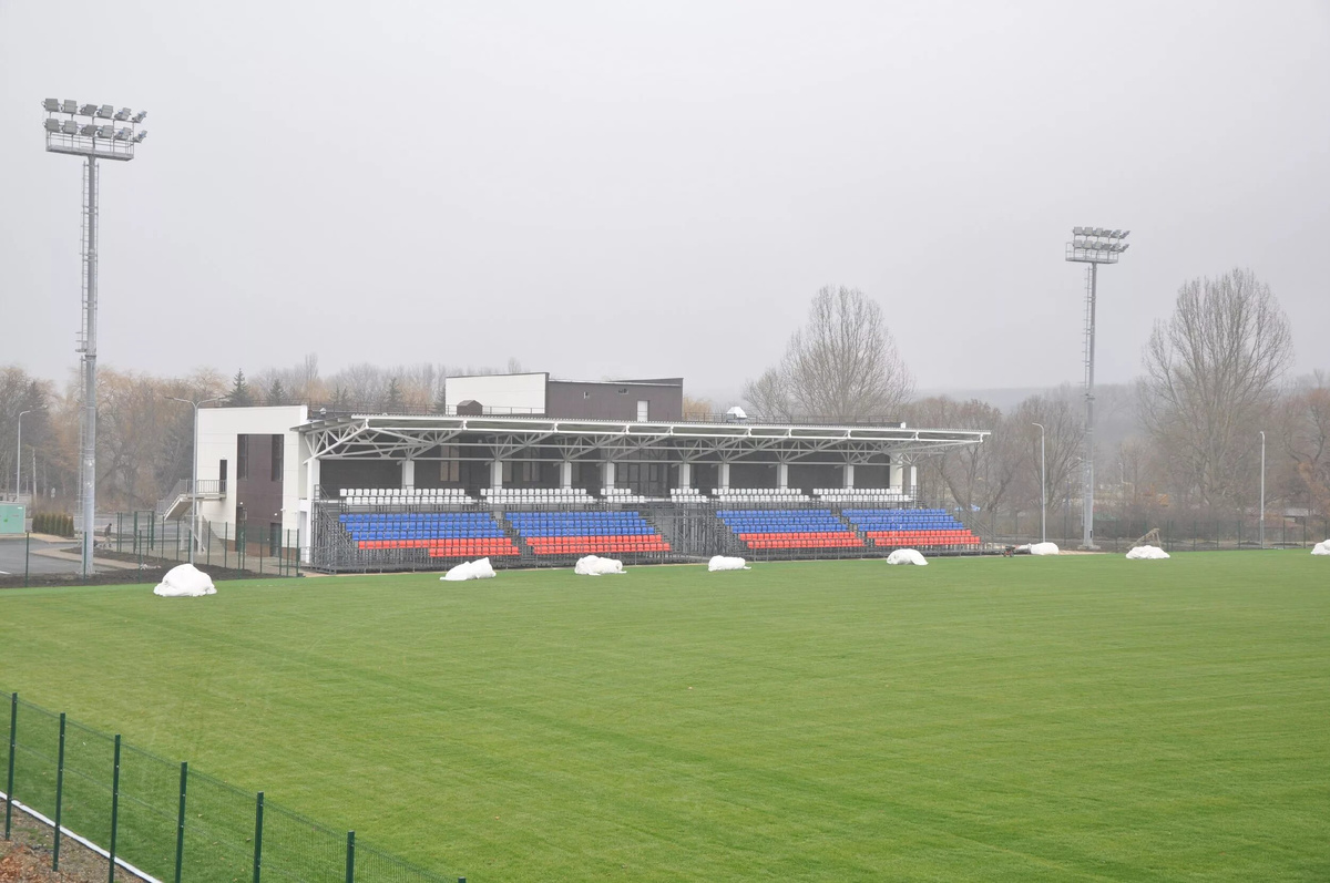 Единственная трибуна стадиона в Ессентуках