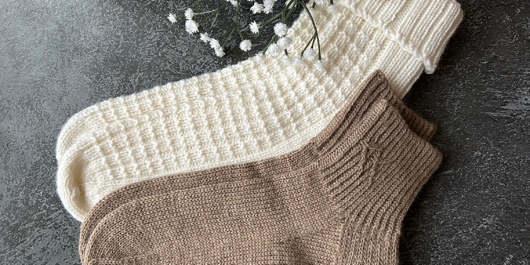 Про "сложное" вязание носков, начало вязального пути и рукава в круглой кокетке: ответы на комментарии