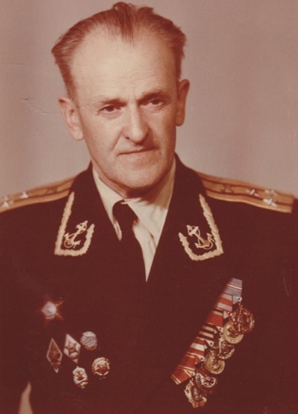 моему отцу: инженер-капитану первого ранга Герману Сергеевичу Сахарову, который жил в то время и рассказывал мне о нём.