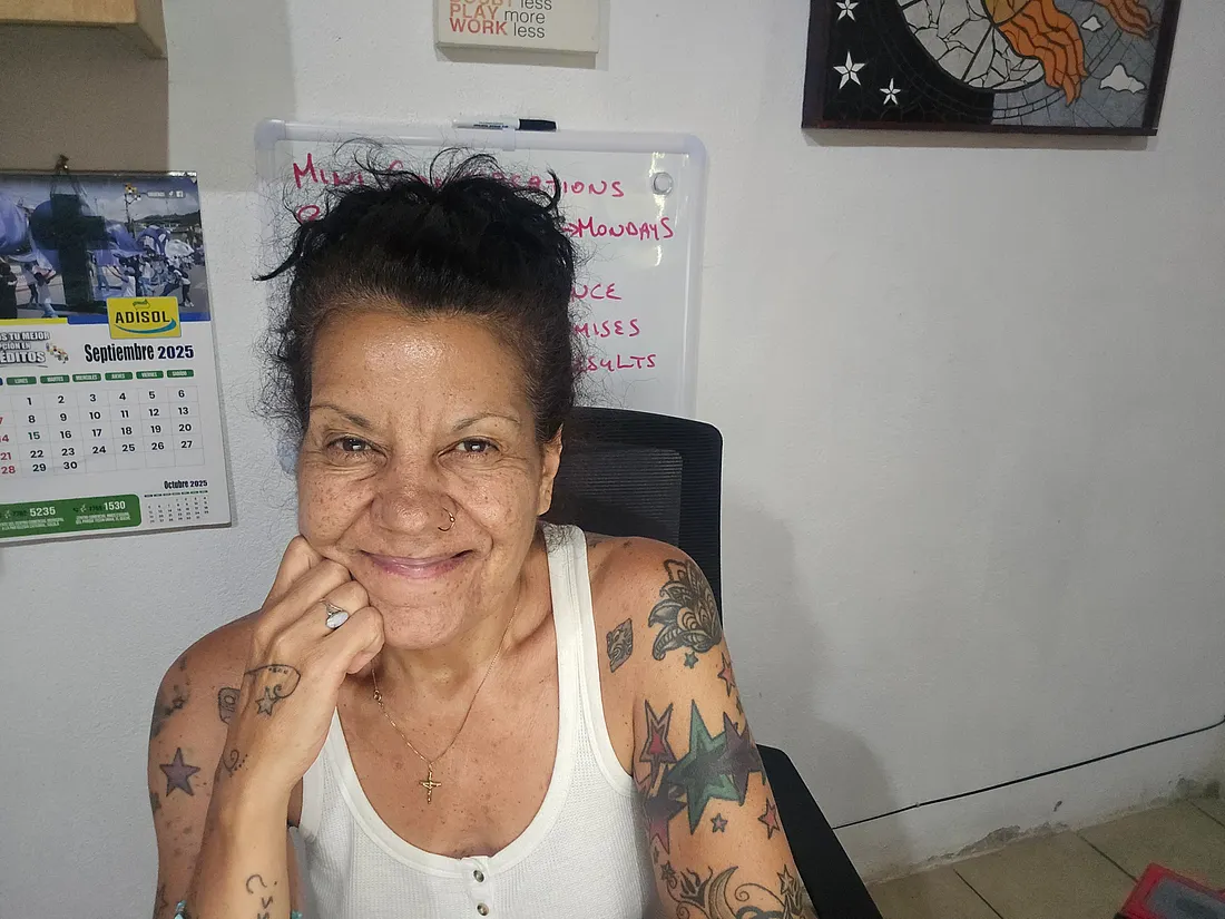 Милая я, маленькая, с растрепанными волосами.