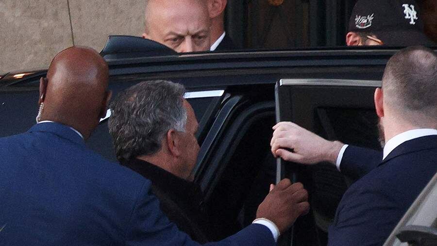    Фото: REUTERS/Florion Goga