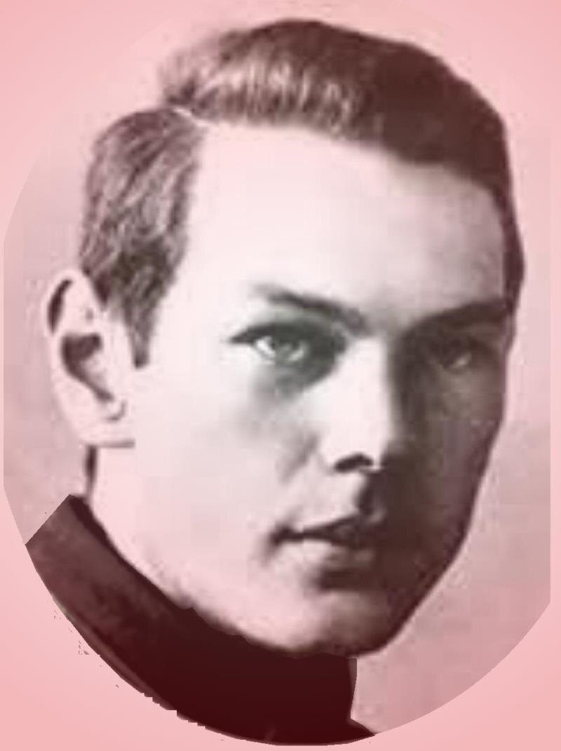 Яков Блюмкин. Не существует надёжно идентифицированных фотографий Блюмкина. Данная фотография приписывается молодому Рихарду Зорге, личность которого в романе присвоил Яков Блюмкин.