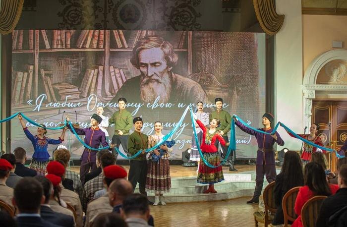 Обложка © администрация главы ЛНР