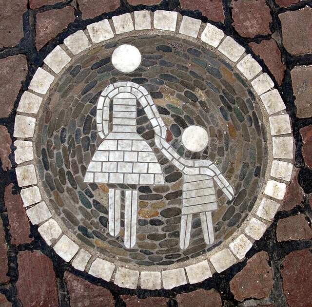    Mosaik neben einem Fahrradabstellplatz, als Zeichen, dass hier ein Durchgang f?r Fu?g?nger frei bleiben sollte Василий Соколов