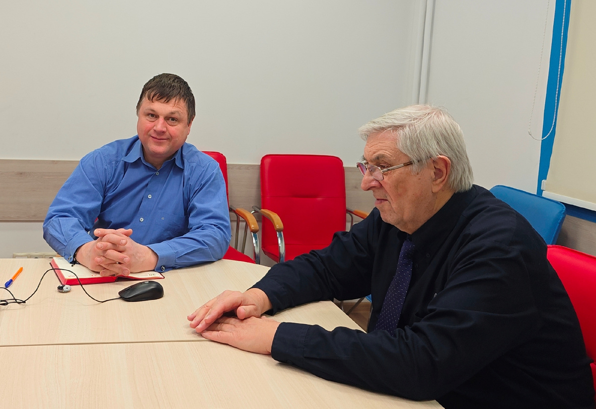 Слева направо: Координатор Гражданского сообщества по работе с Госорганами Артур Цапенко, координатор по научной работе сообщества Виталий Волчков