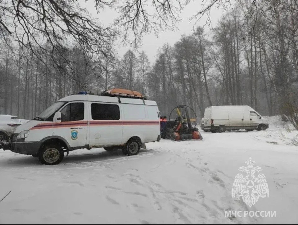    На место приехали две спасательные бригады. Фото: пресс-служба МЧС России по Ленобласти