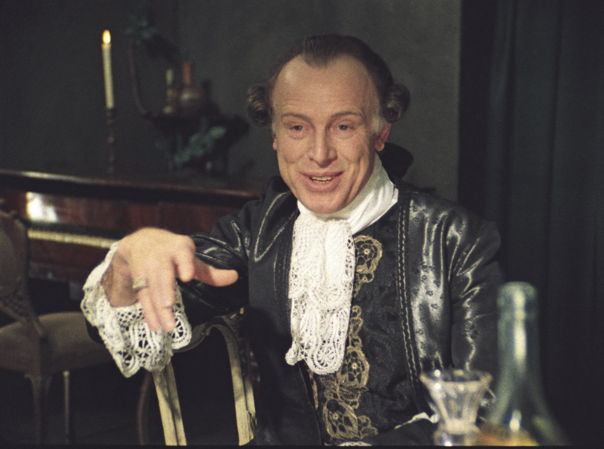     Иннокентий Смоктуновский в роли Сальери в фильме «Маленькие трагедии» / Legion-Media / Кадр из фильма «Маленькие трагедии» (1979) / Mosfilm