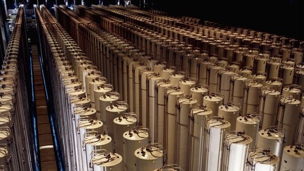     Каскад газовых центрифуг для обогащения урана   
U.S. Department of Energy (сс)