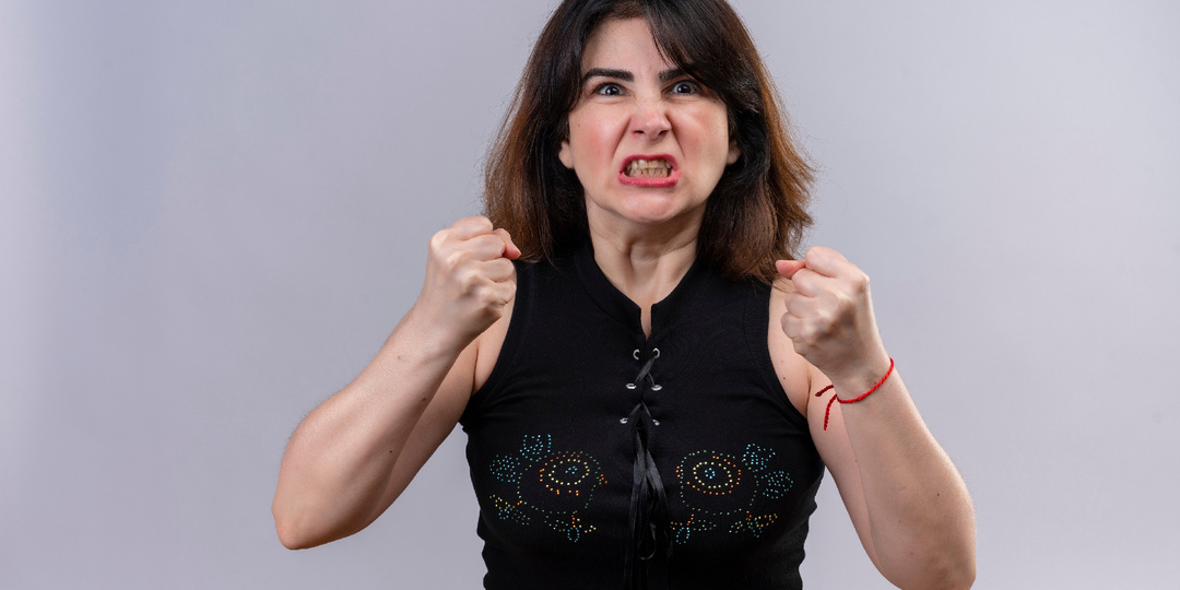 — Он уже сожрал твою мать. Я не хочу свалиться от инсульта, — поставила точку Ира