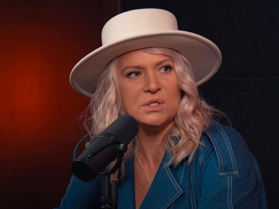    Виктория Макарская выглядит как куколка Кадр видео