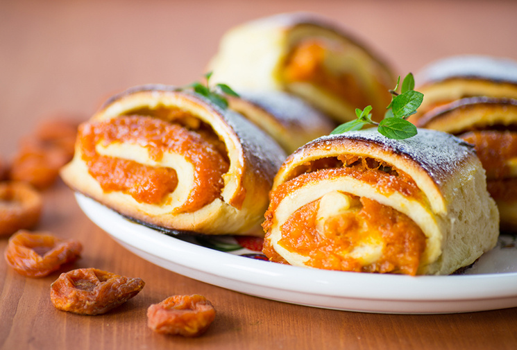 Творожные рулетики с сухофруктами