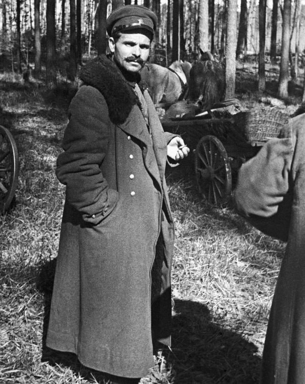    Семен Руднев в районе деревни Ляховичи Брестской области. / Леонид Коробов/РИА Новости