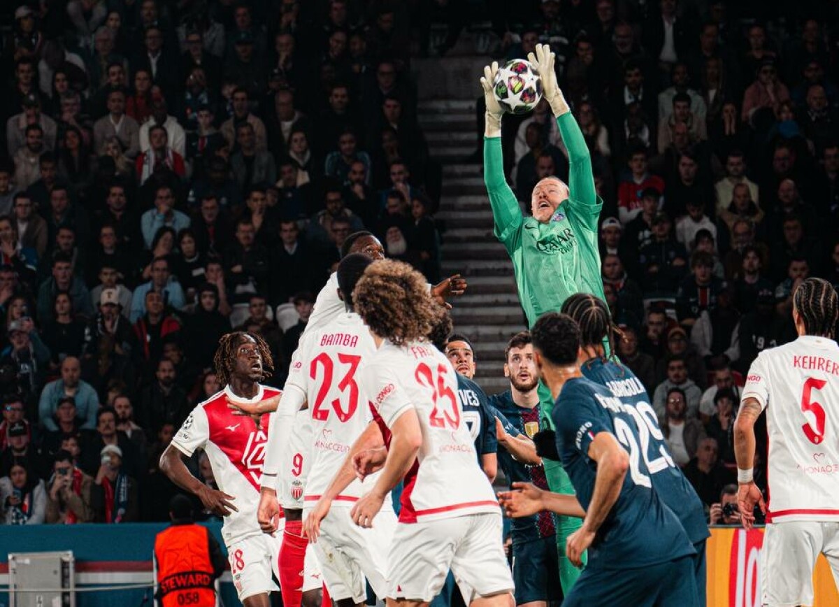     Фанаты в Бразилии бурно поздравили Сафонова с 27-летием: герой нашей нации