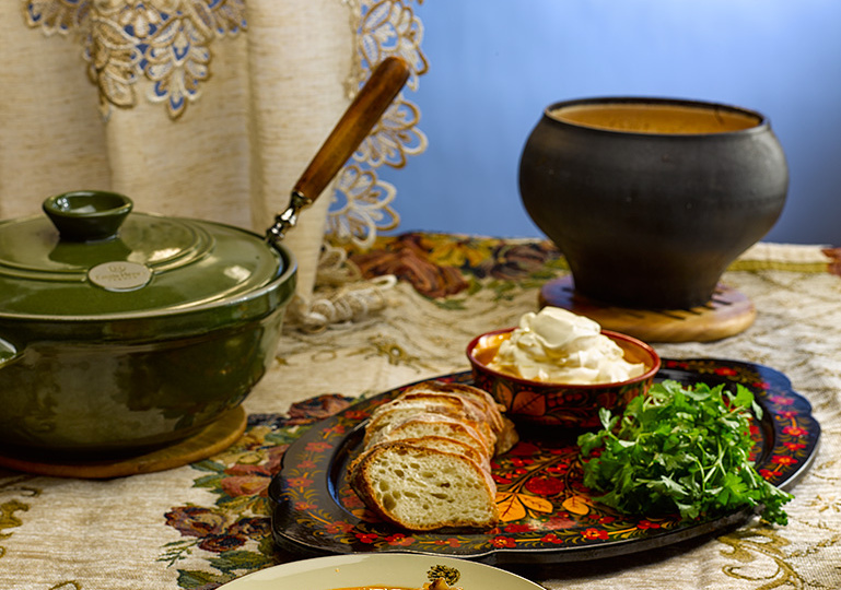 Щи суточные. В главных ролях: печь и чугунок.