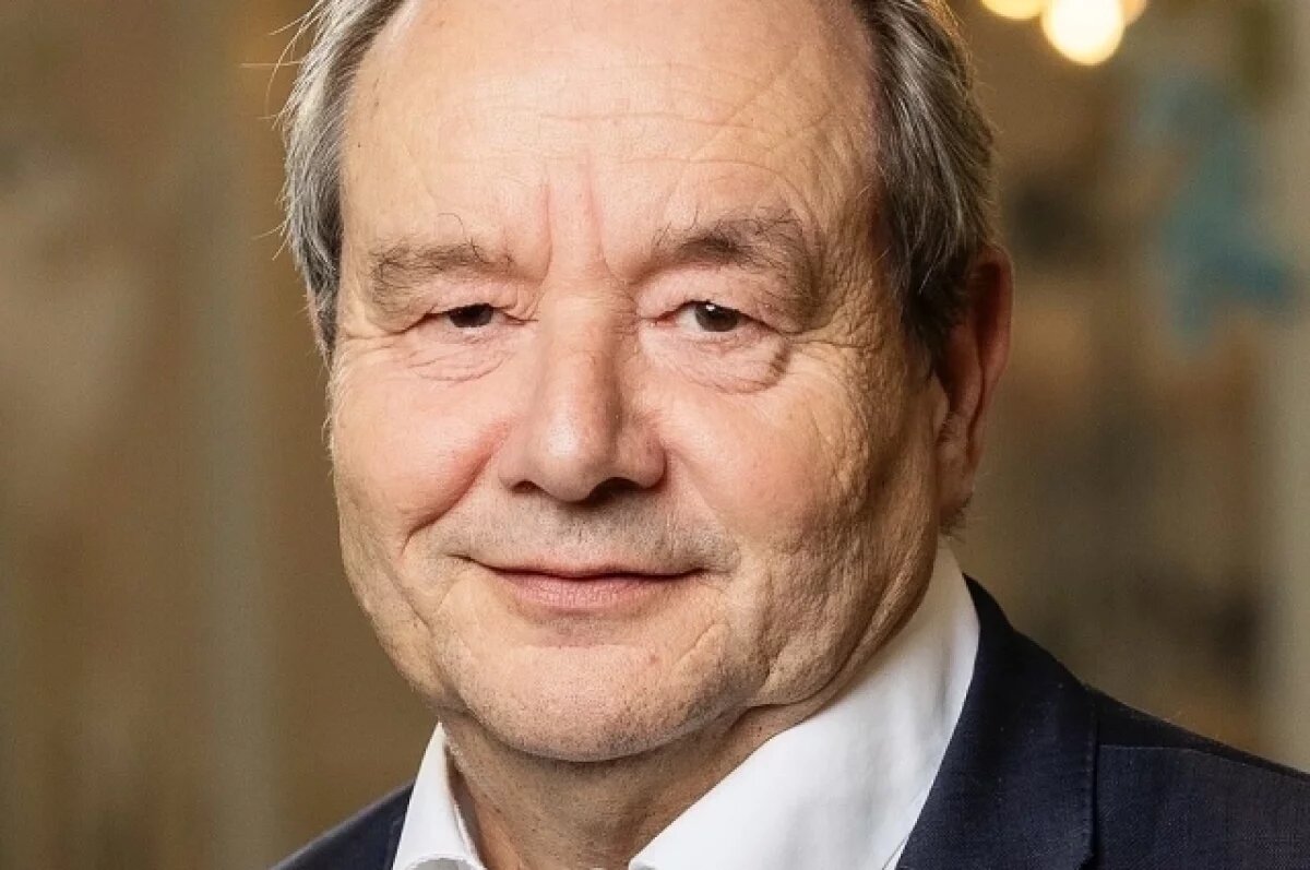    Нидерландский министр опубликовал селфи с неприличной песней