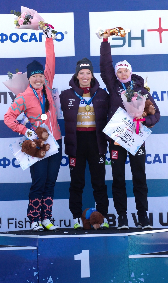 Слева направо Алиса Жамбалова, Евгения Крупицкая, Алина Пеклецова.