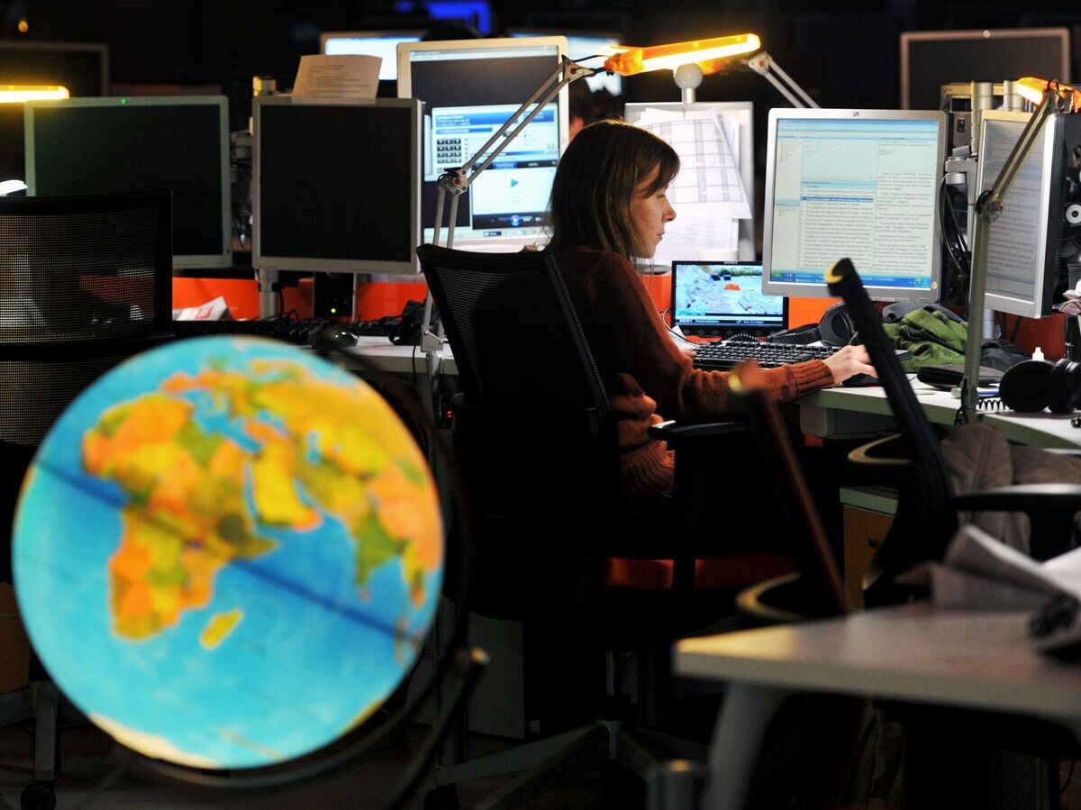    Сотрудница за компьютером | © РИА Новости / Сергей Кузнецов