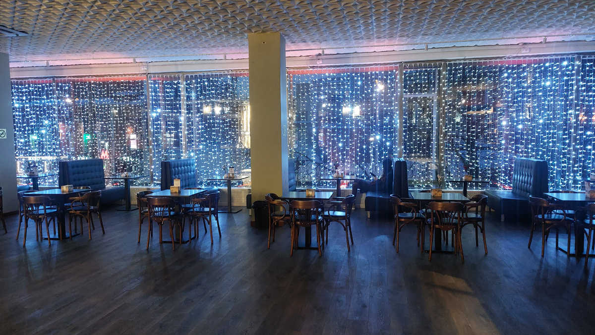 Холл и кафе театра