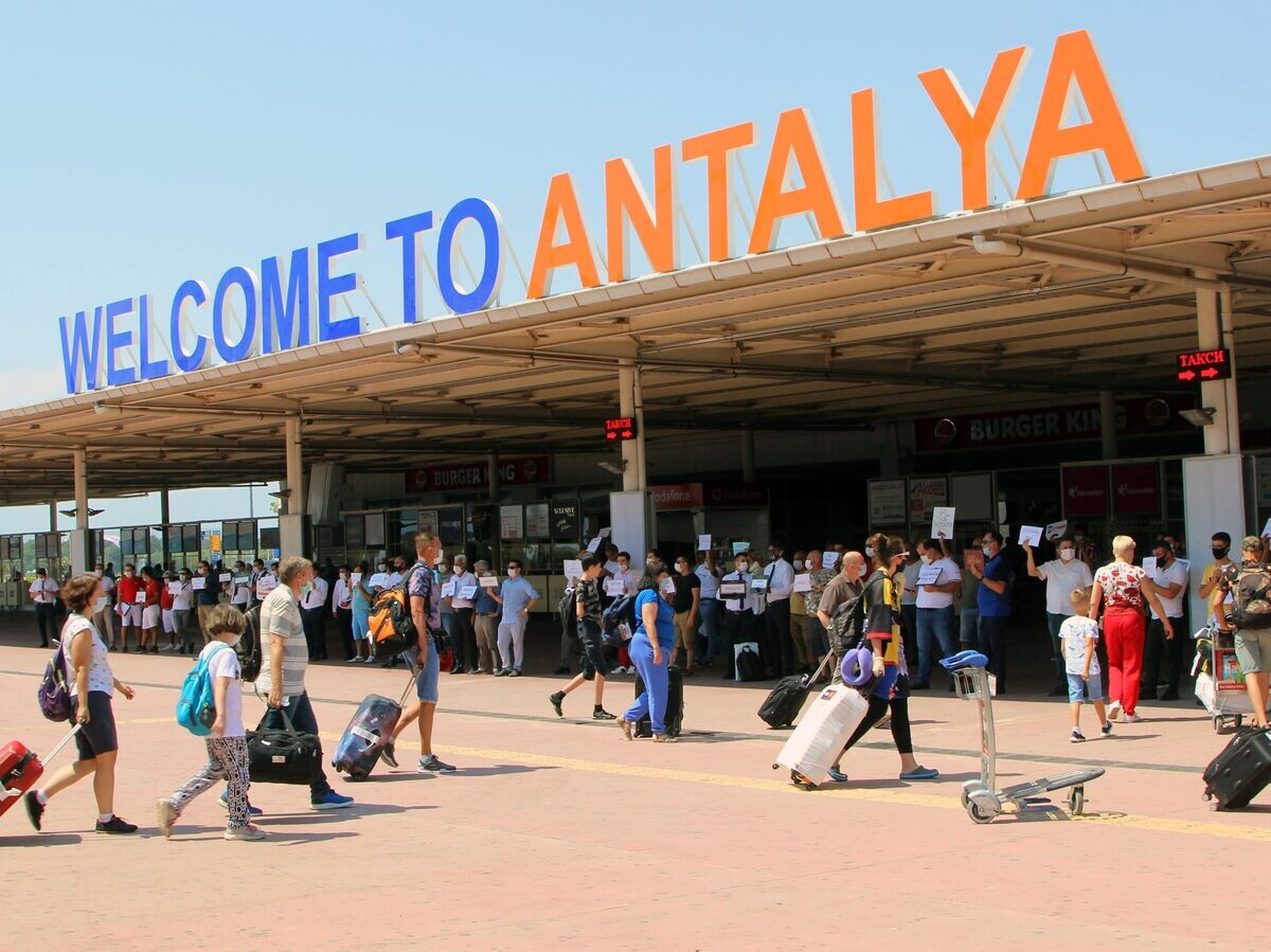    Первые туристы из России, прибывшие на отдых в Турцию | © РИА Новости / Мустафа Далпальта