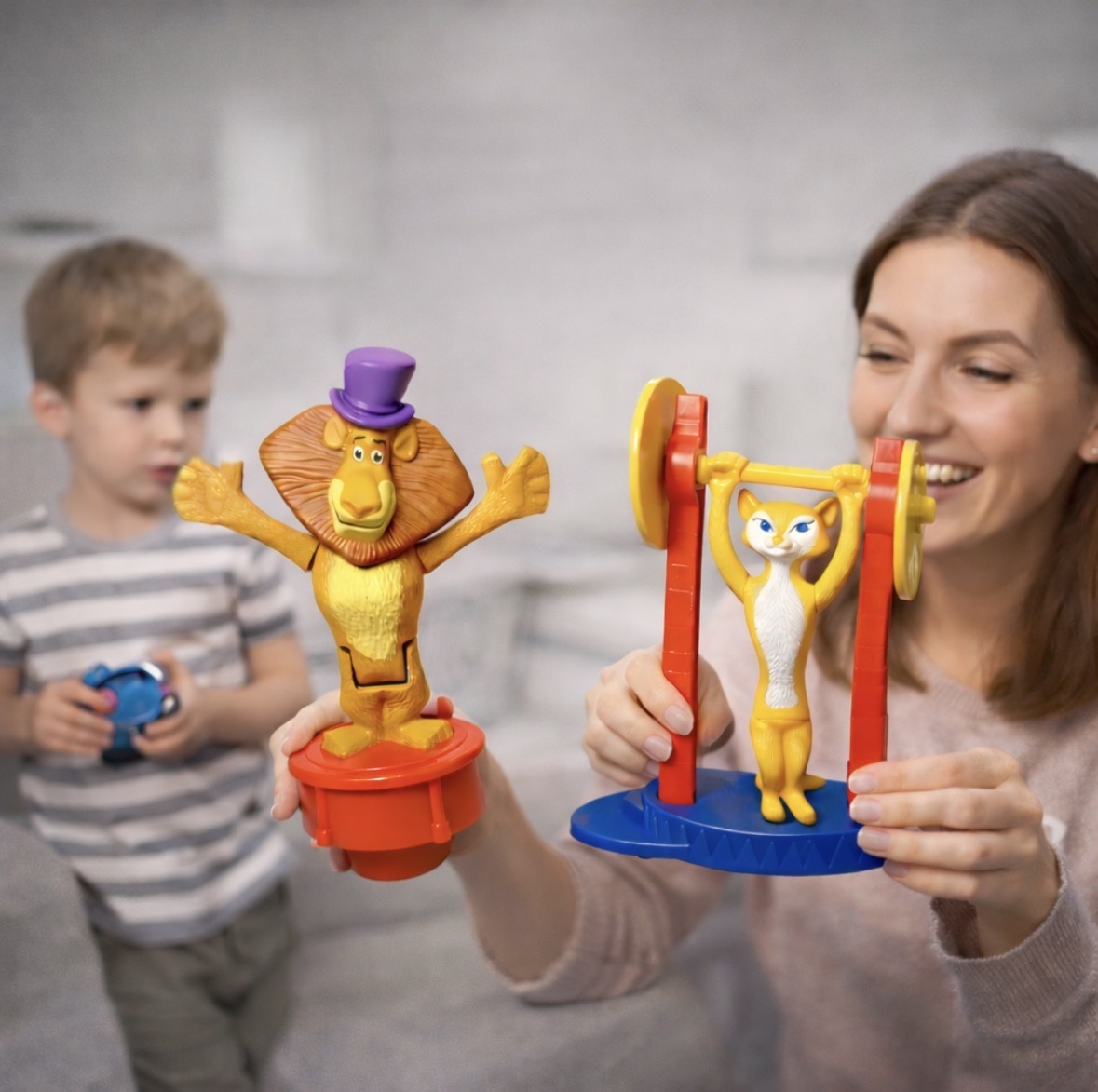 Да, снова 3 руки 🙈 убрать не смогла, так как Ии начал на авторские права ругаться и предлагать заменить игрушки 