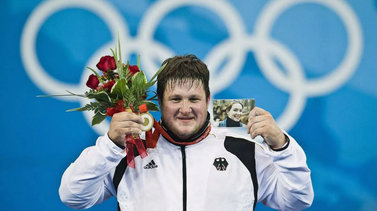 Итак, перенесёмся в Пекин, на Олимпиаду 2008-го года. Маттиас - если не аутсайдер, то середнячёк этих состязаний. 