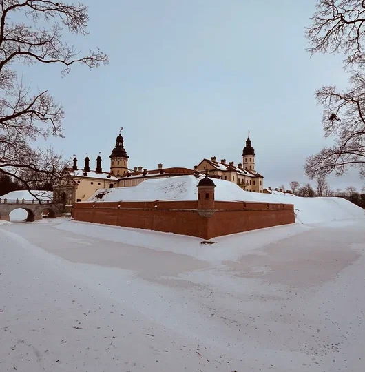 Едем в замок князей Священной Римской империи. Театр, бал и призрак - полный набор (Беларусь зима 2026).