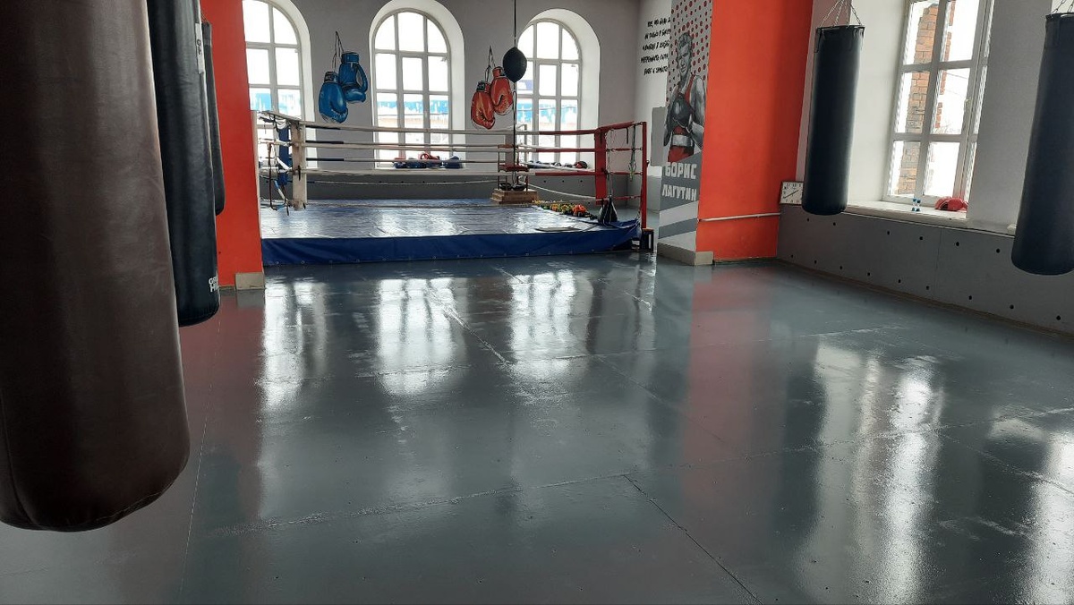 Полиуретановая эмаль для нанесения спортивной разметки