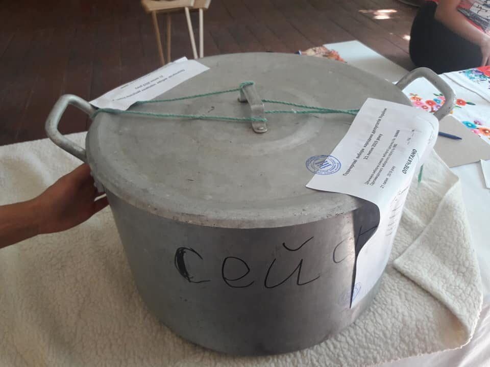 Знаменитая кастрюля с бюллетенями