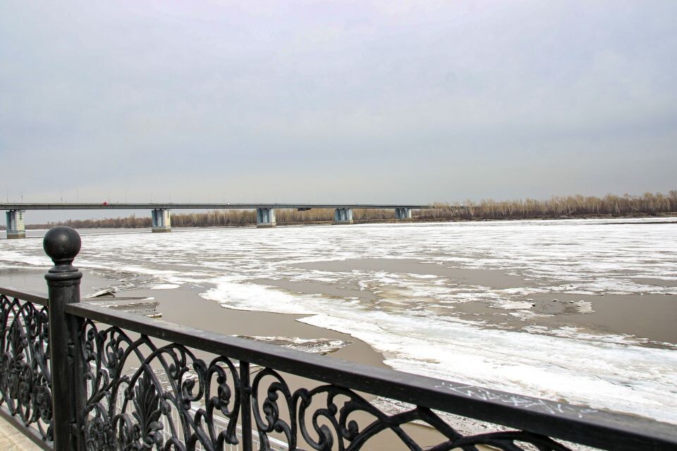    На берегу Оби. Барнаул. Весна. Источник: Виталий Барабаш