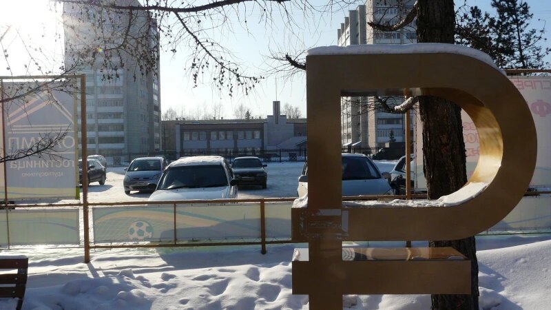     Памятник рублю в Барнауле. Денис Барсуков, altapress.ru.