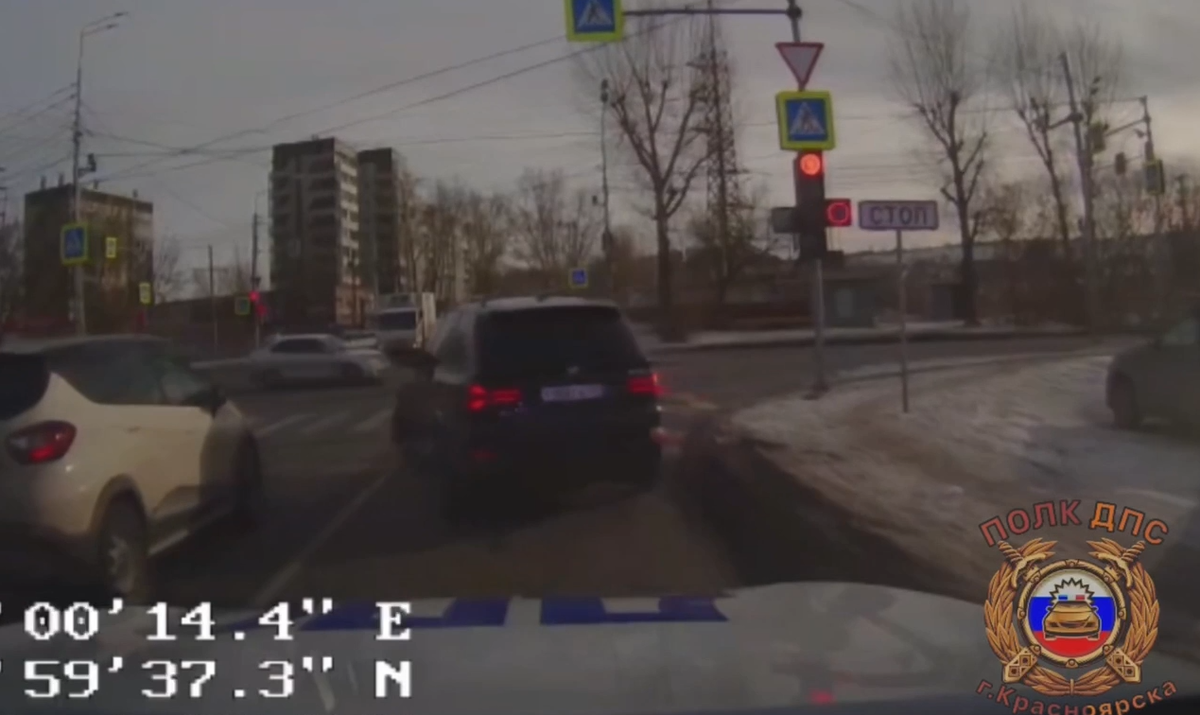     Пьяный красноярец без прав переоделся в женщину и угнал BMW