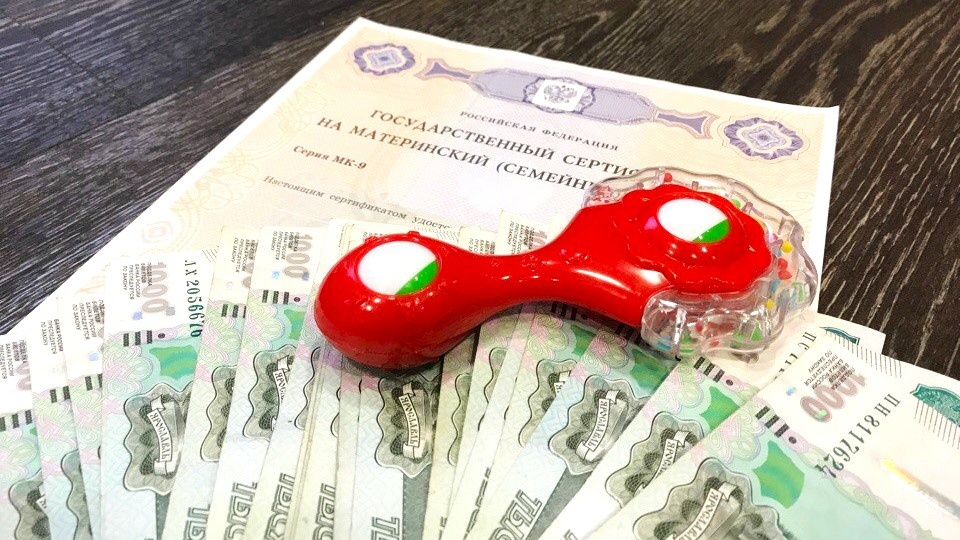    В Югре утвердили график выплат и пособий