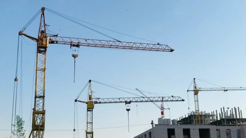     Строительство. Строительный кран. altapress.ru