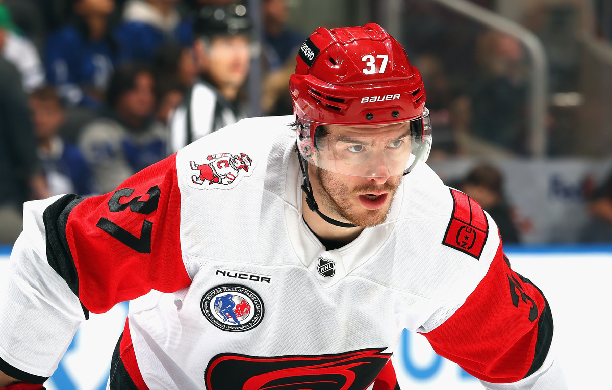    Нападающий "Каролины" Андрей Свечников  Bruce Bennett/Getty Images