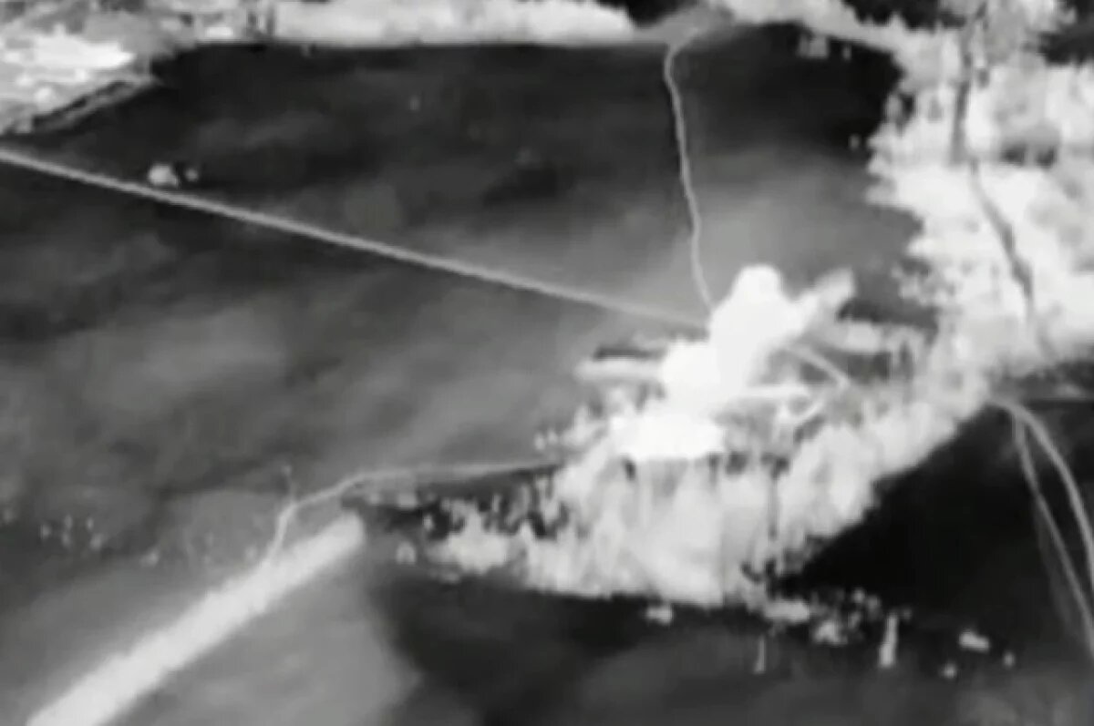    Взрывы, пожар, повторная детонация, вой сирен воздушной тревоги и снова взрывы, взрывы, взрывы.