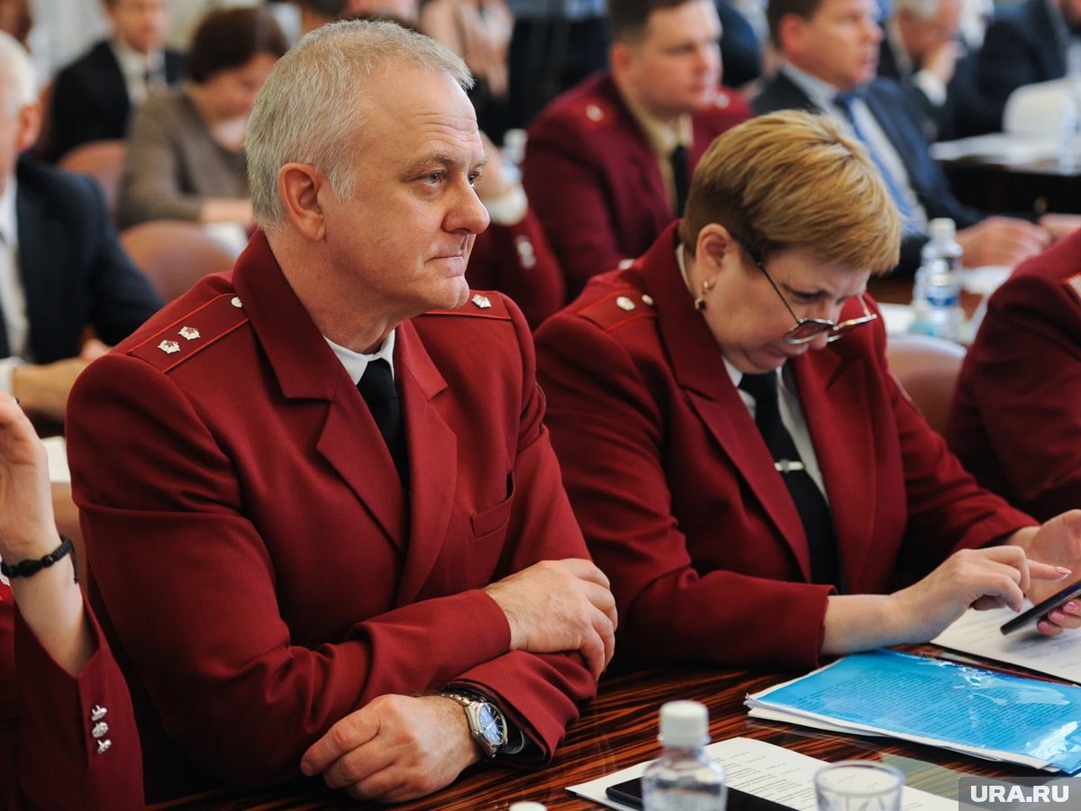    Анатолий Семенов предпочитал как можно реже появляться на публике