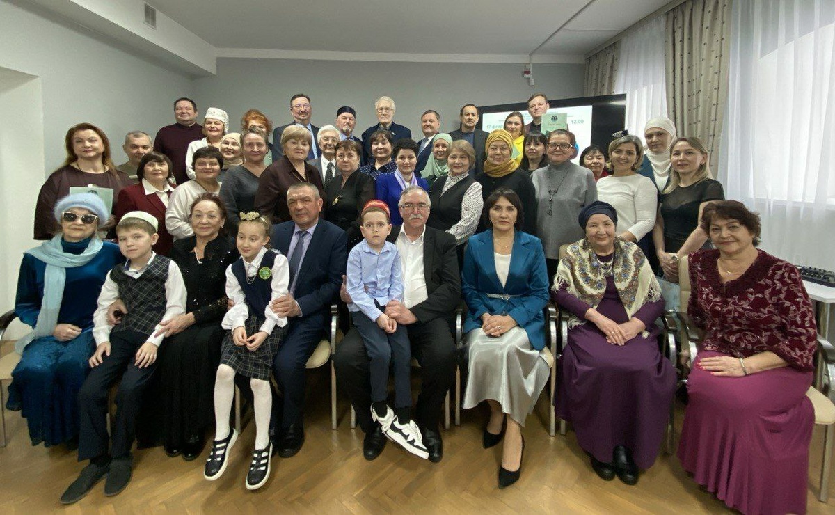      Йөрәкләр серләшкән чак...