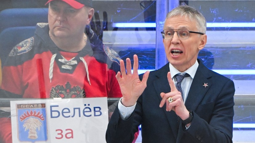     Главный тренер СКА Игорь Ларионов в матче регулярного чемпионата КХЛ РИА Новости Сергей Гунеев