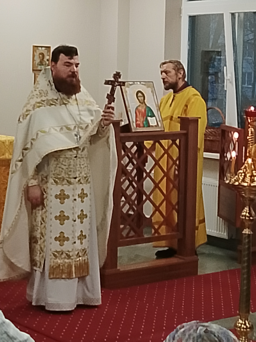 Служба в нашей церкви. 