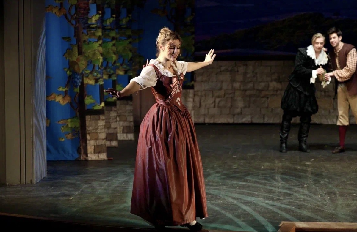 Пресс-служба📷Сцена из спектакля «Собака на сене»