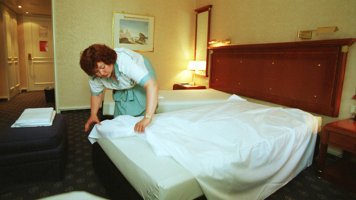    Гостиница горничная кровать \ Global Look Press