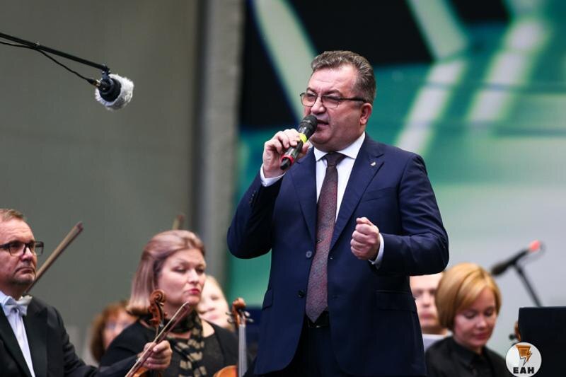    ЕАН. Рустем Хасанов