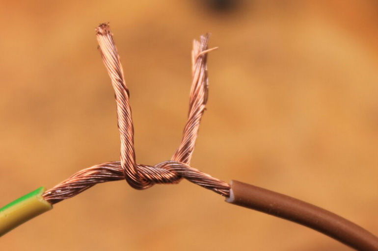 Источник изображения: https://panelektro.ru/