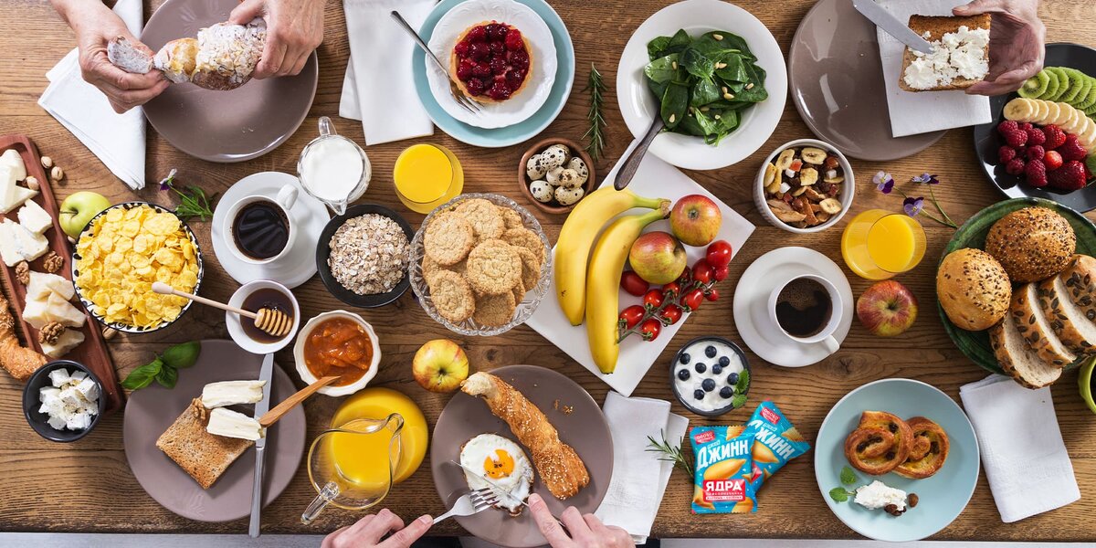 Дома еда всегда рядом: привычные блюда и доступность создают ощущение уюта и безопасности, что усиливает желание перекусить.