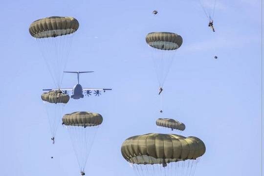    Великобритания и Франция готовят парашютистов к отправке на Украину в случае перемирия (фото: www.army.mod.uk)