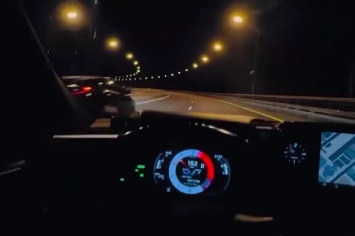    Иностранец на Lexus проехал по Русскому мосту со скоростью 180 км/ч