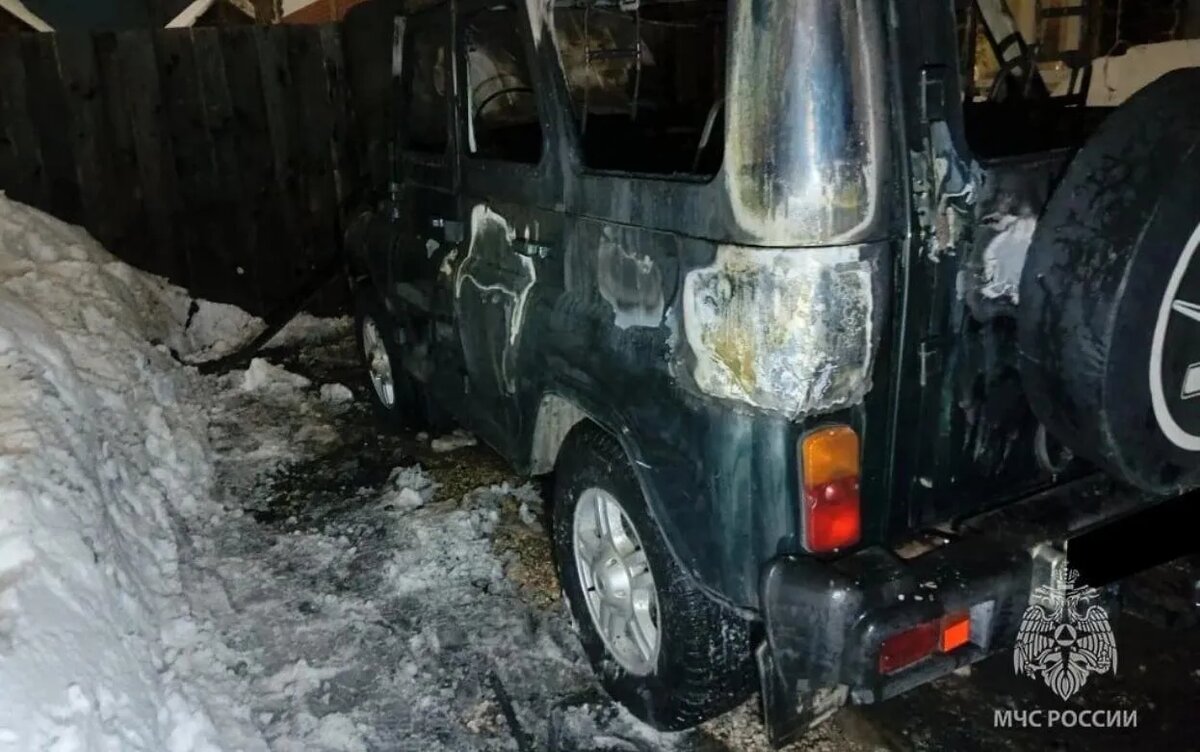    Внедорожник сгорел в Удмуртии из-за сигареты