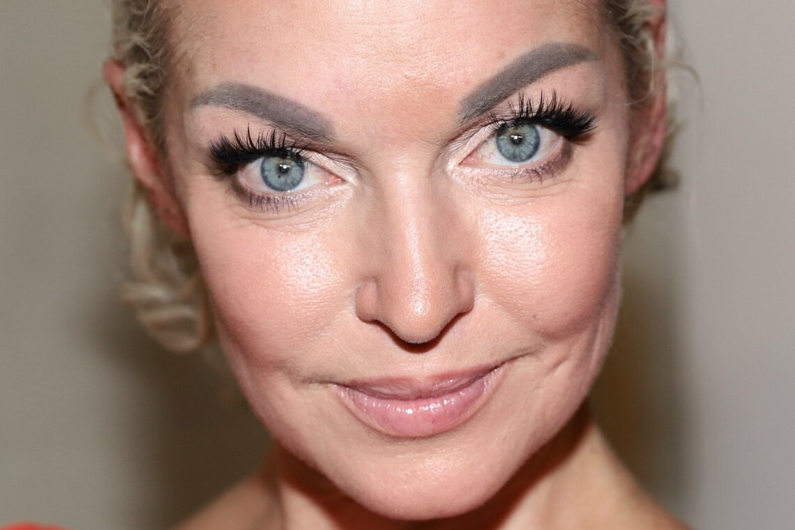     «Я впервые вышла в свет после операции»: Анастасия Волочкова получила премию в Москве