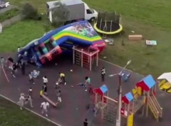   Уфа перевернулся батут с детьми